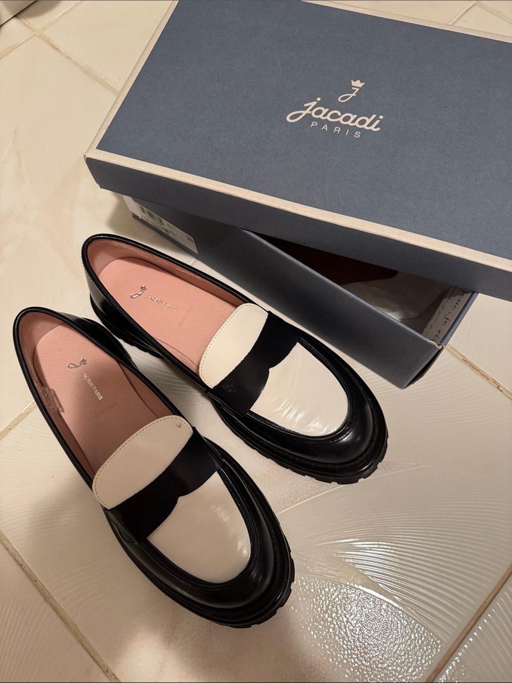 New-Jacadi Two-Tone Navy & White girl’s Loafers in size 37